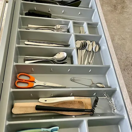 Saunallinen Kolmio Kahdella Autopaikalla Daire *