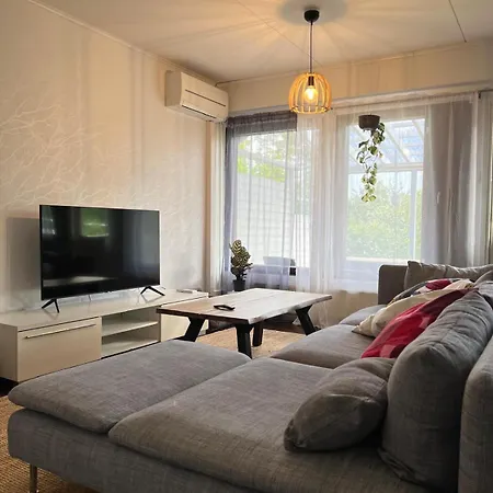 Saunallinen Kolmio Kahdella Autopaikalla Jyväskylä