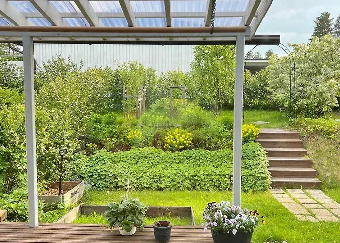 Saunallinen Kolmio Kahdella Autopaikalla